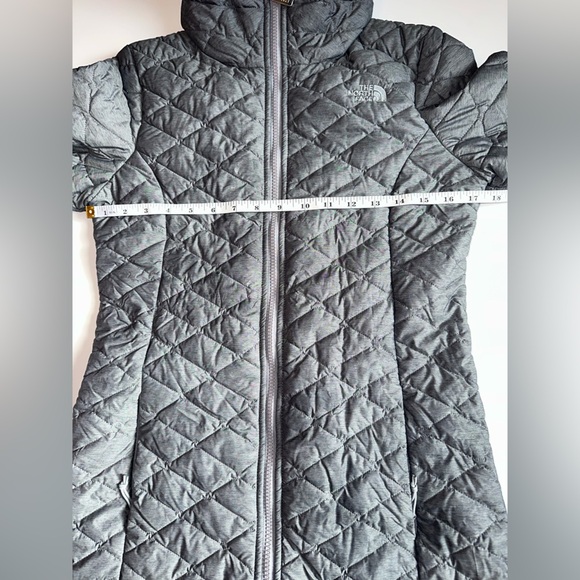 The North Face ThermoBall Parka Jacket Womens XS Gray Quilted Hooded Long Puffer - Picture 6 of 12